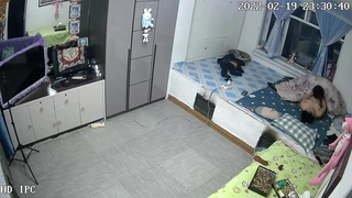 Natlie Brooks喜欢骑着她的继兄弟的大阴茎