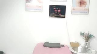 两女一男玩3P直播 男的很壮实啊 一个干两个 叫的很淫荡