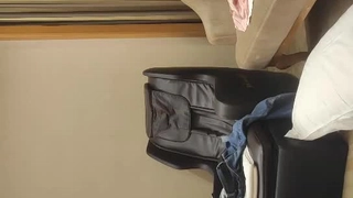 感性的亚洲宝贝接受巨大的阴茎并吞下每一滴