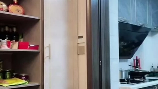 红发少女偷来的快感:Scarlett Maes与保安的亲密接触