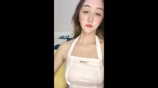年轻夫妇在几乎不合法的群交视频中变得狂野和粗暴