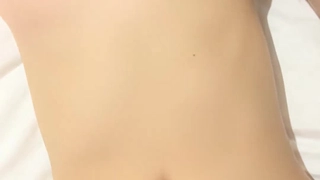太可惜了,某艺术院校超级小美女被猥琐男骗到手了,扛起大长腿干的女孩呻吟特大声,真是好B都被猪拱了！
